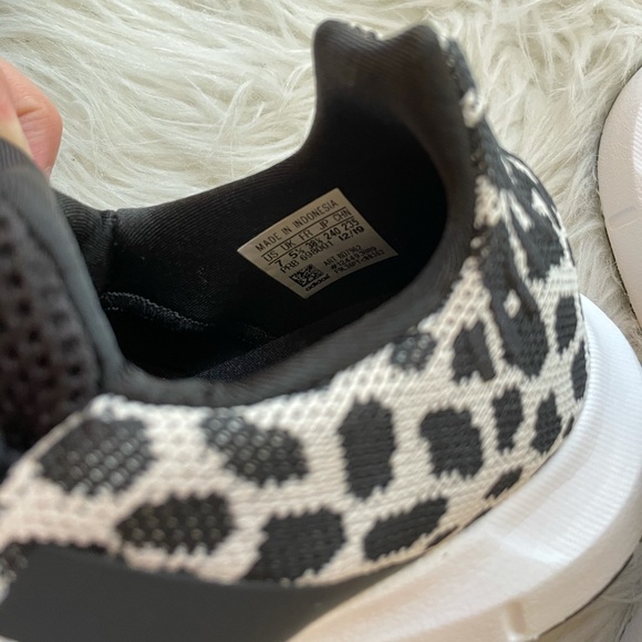 Adidas Leopard Swift Run NWT 7 - Picture 15 of 16